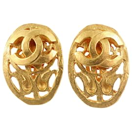 Orecchini ovali a clip in oro placcato CC di Chanel