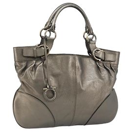 Borsa a mano in pelle Gancini Salvatore Ferragamo oro Auth LNZ099