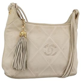 CHANEL Bolsa de Ombro Matelassé em Couro de Cordeiro Marfim Ouro CC Auth LNZ015A