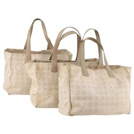 CHANEL Nuova Borsa Tote da Viaggio in Nylon 3 Set Beige CC Auth ep13033