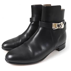 Stivali in pelle con fibbia Kelly di Hermès