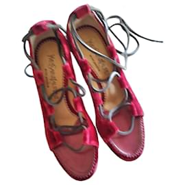Sandales à talons en velours rouge Yves Saint Laurent