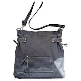 Schultertasche aus schwarzem Leder von Longchamp