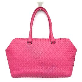 Borsa Boston in pelle rosa Intrecciato di Bottega Veneta