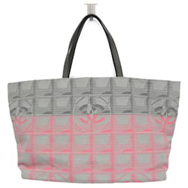 Nylon-Canvas-Tote-Bag der neuen Reisekollektion von Chanel