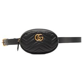 Belt bag in pelle matelassé GG Marmont nera di Gucci