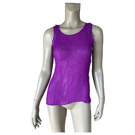 Issey Miyake ärmelloses Top aus plissiertem Strick lila