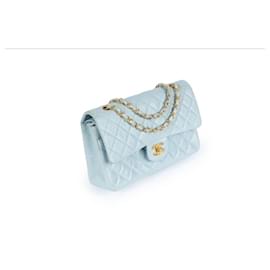 Bolso de hombro Chanel Timeless doble solapa azul cielo piel de cordero