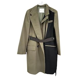 Sacai-Mantel mit kontrastierenden Paneelen und Falten