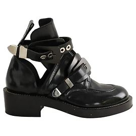 Balenciaga Botas de cuero negro