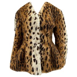 Autre Marque Taillierte Jacke aus Kunstfell im Leopardenmuster