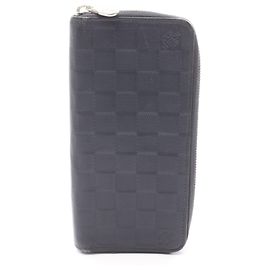Louis Vuitton Men's Zippy Wallet