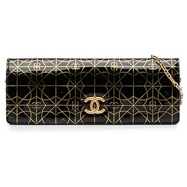 Clutch in vinile nero Chanel Parigi Mosca Moujik con catena