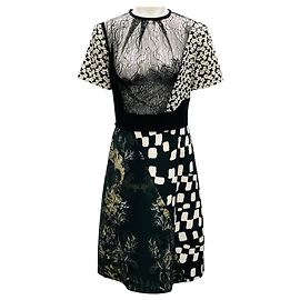 Schwarzes / weißes Midi-Cocktailkleid mit kurzen Ärmeln aus Mischmedien-Spitze und Stickerei von Preen by Thornton Bregazzi