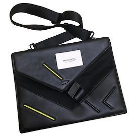 Autre Marque Clutch in pelle e nylon nera Braun Büffel con accenti gialli