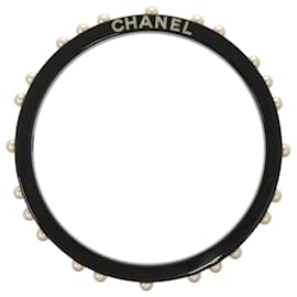 Bracciale nero Chanel con perle finte