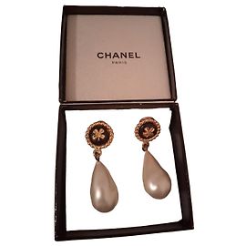 Orecchini Chanel con pendente in perla