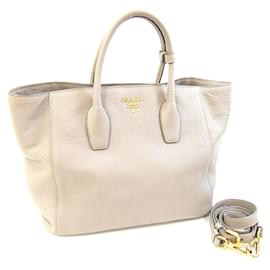 Prada Handtasche aus hellbeigem Leder