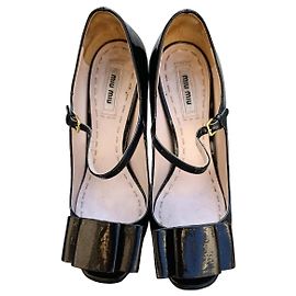 Miu Miu Scarpe con tacco in vernice nera