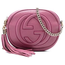 Gucci Mini Soho em couro de bezerro texturizado rosa com corrente transversal