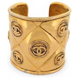 BISUTERÍA VINTAGE CHANEL MANCHETTE ABIERTA MATELASEADA LOGO CC 18 CM DORADO