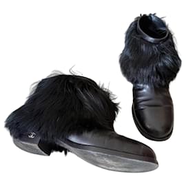 Chanel Lederstiefeletten mit Fellbesatz Schwarz