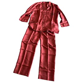 Conjunto de pijama de seda vermelha da Hermès