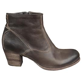 Botines N.D.C. Made By Hand Em R Kavaratti de cuero marrón