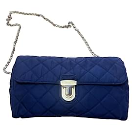 Borsa a spalla in nylon trapuntato con catena Prada