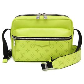 Borsa Messenger Outdoor Taigarama di Louis Vuitton