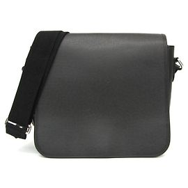 Borsa a Spalla da Uomo Louis Vuitton Taiga Andrei M32482