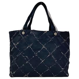 Borsa in nylon della linea Travel di Chanel