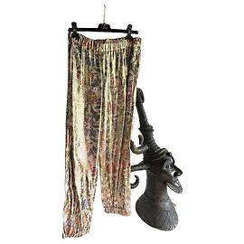 Seidenhosen mit floralem Muster und goldenen Details von Chanel