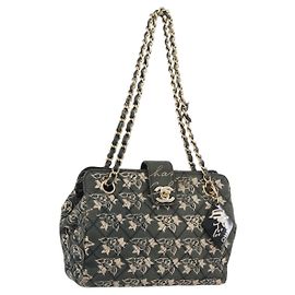 CHANEL Borsa a Spalla Matelassé in Nylon Verde Oro CC Auth ARZ394A