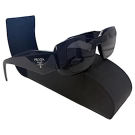 Lunettes de soleil Prada noires