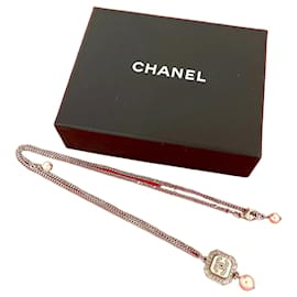 Collana di perle finte Chanel Coco Mark