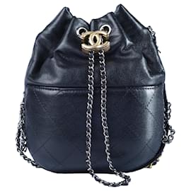 Borsa a secchiello Gabrielle Small di Chanel - '20s