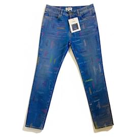CHANEL 22P Jeans de mezclilla azul y multicolor con estampado de logo FR 40 - Chanel