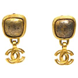 Orecchini a clip in metallo dorato Chanel