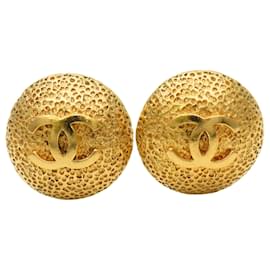 Orecchini placcati in oro con il logo Coco di Chanel