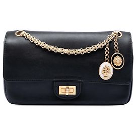 Chanel Riedizione 2.55 Medaglione in Pelle di Vitello Nera Doppio Faldone 225