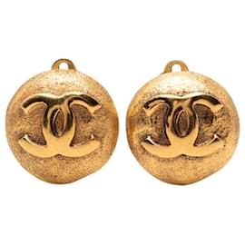Orecchini a clip in metallo dorato CC di Chanel