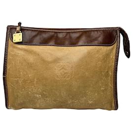 Clutch Anagram in pelle scamosciata cammello Loewe vintage