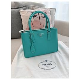 Prada Galleria Handtasche aus Leder Türkis