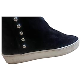 Dior Stiefel aus schwarzem Wildleder mit Nieten
