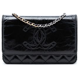 Cartera con cadena de piel de ternera envejecida acolchada negra CC de Chanel