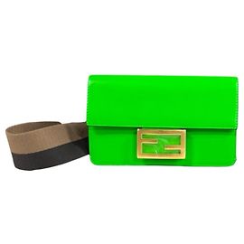 Borsa a spalla Baguette piatta Fendi