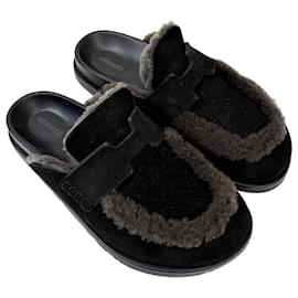 Mules Hermès Go in scamosciato nero e shearling 40