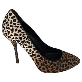 Gucci Pumps mit Leopardenmuster Ponyhaar Spitz zulaufend