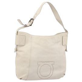 Borsa a mano Gancini in pelle avorio Auth 174511 di Salvatore Ferragamo